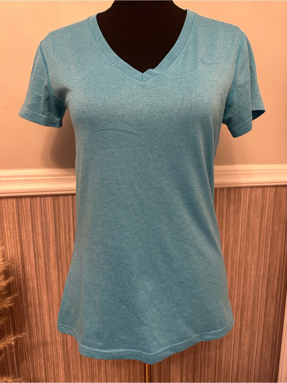 Nike Dri-FIT Women’s Medium Aqua Blue Heather V-Neck Athletic T-Shirt